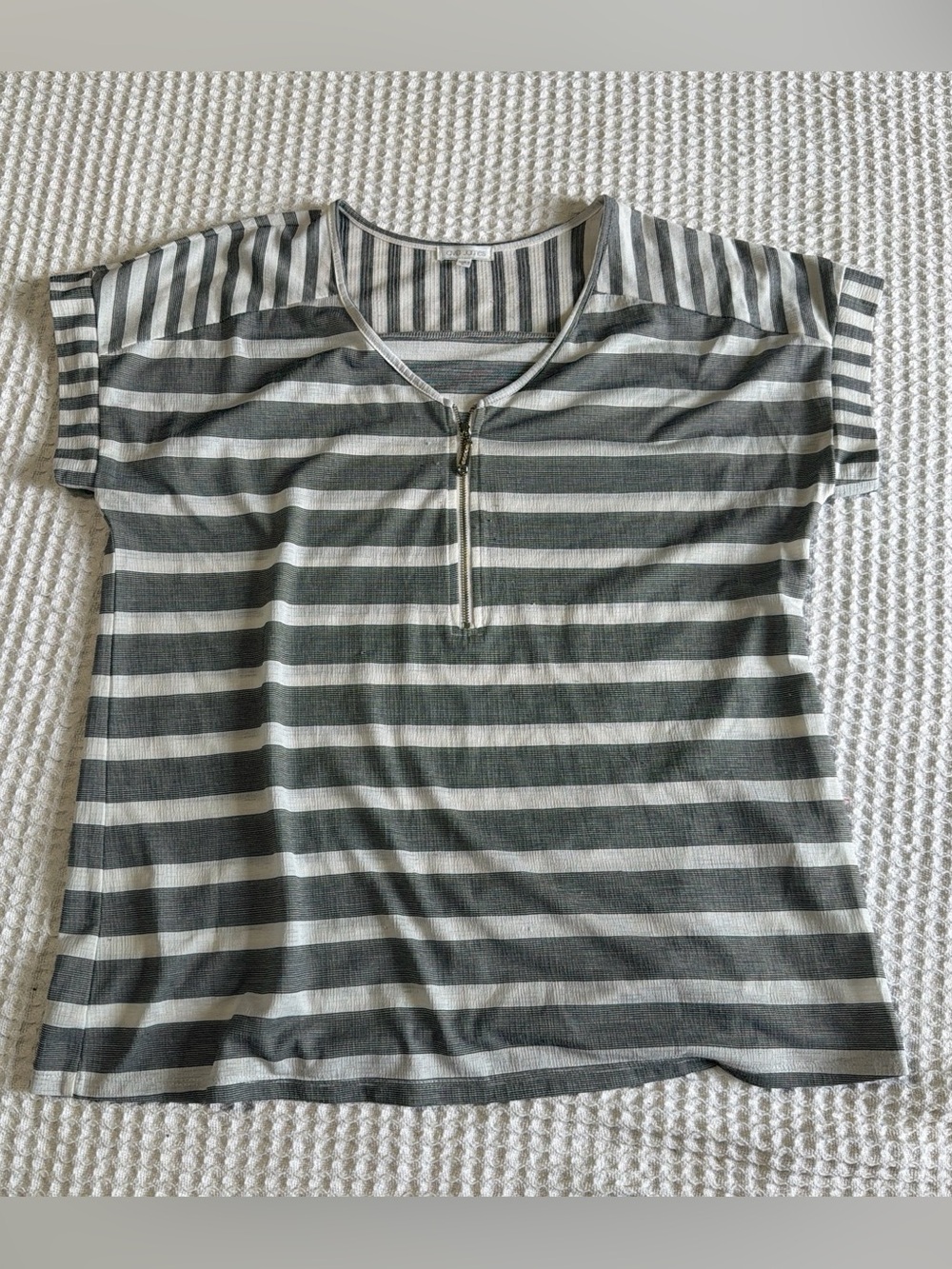 Women’s Short-Sleeve Striped Zip-Front Blouse in Gray and Cream